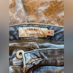 Torrid capri jeans